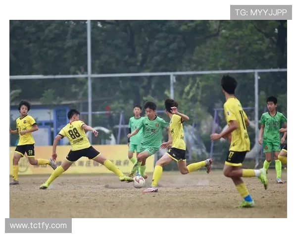 足球明星专访：从赛场到生活他如何平衡压力与荣耀